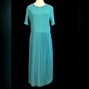 Elegant Teal Pleated Dress